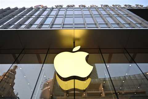 Apple’s next big move should be into bitcoin, report suggests